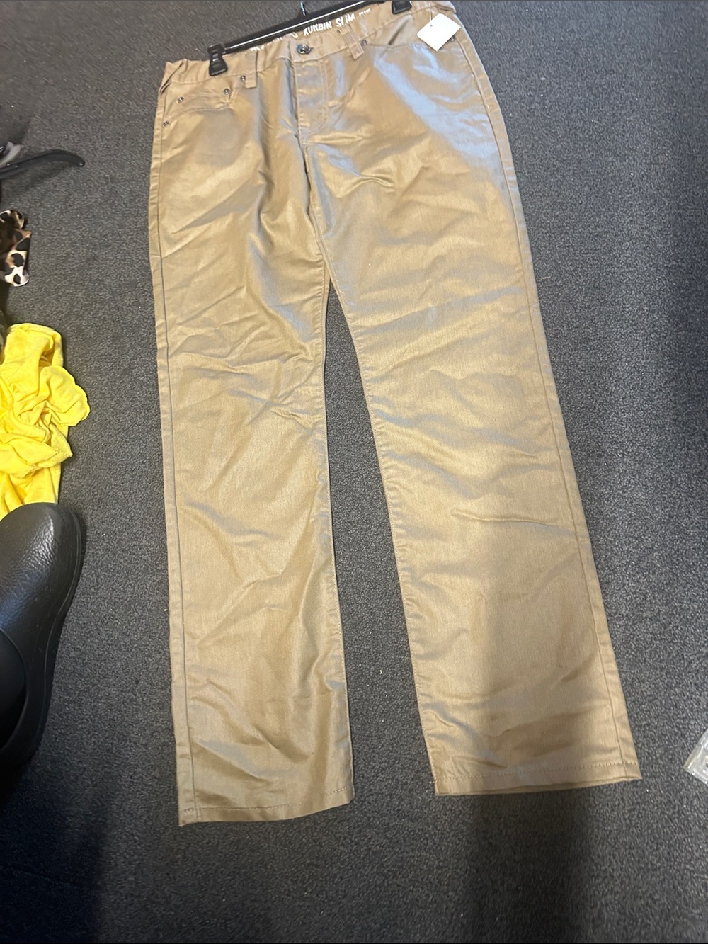 Guess Men's Khaki Straight-Leg Chinos - Light Tan OL1MB1